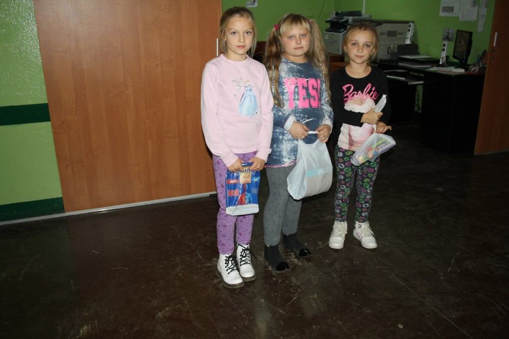 Zdjęcie trójki dzieci - uczestników